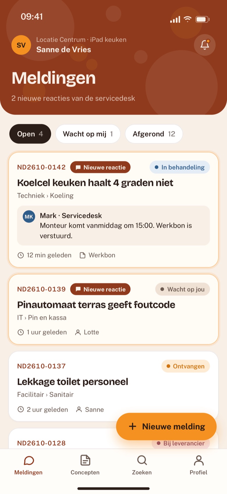 De meldingen van een locatie op de telefoon, met nieuwe reacties bovenaan.